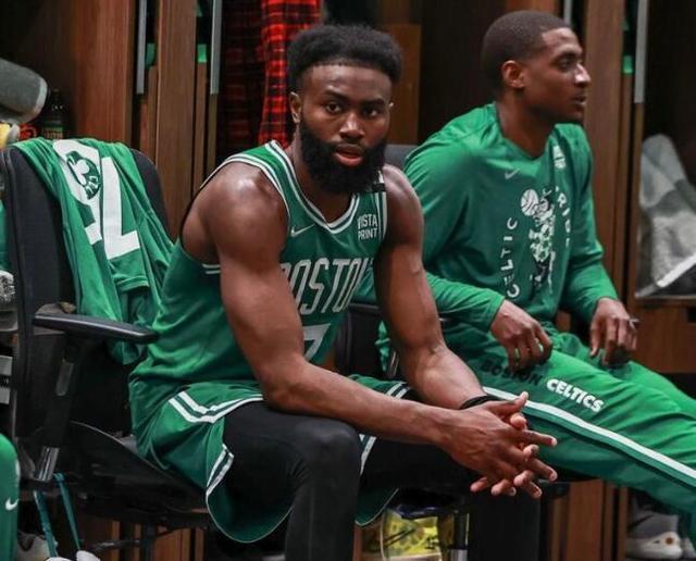 两翼齐飞的 两翼齐飞的